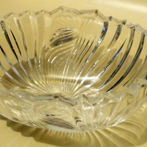 وعاء كريستال بيضاوي عتيق (Vintage Glass Bowl) بتصميم كلاسيكي مميز