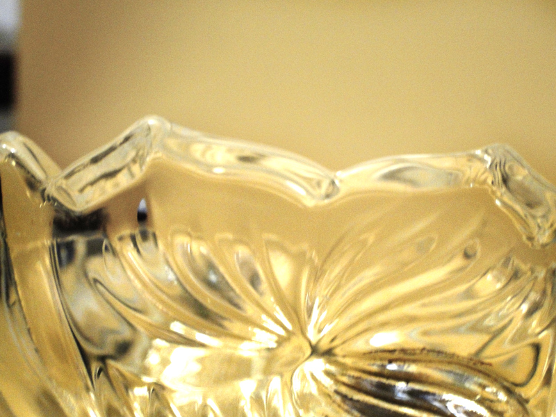 وعاء كريستال بيضاوي عتيق (Vintage Glass Bowl) بتصميم كلاسيكي مميز - الصورة 5