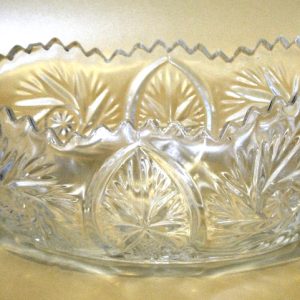 وعاء فاكهة أو ضيافة مصنوع من زجاج الكريستال  المحفور (Cut Crystal/Pressed Glass)