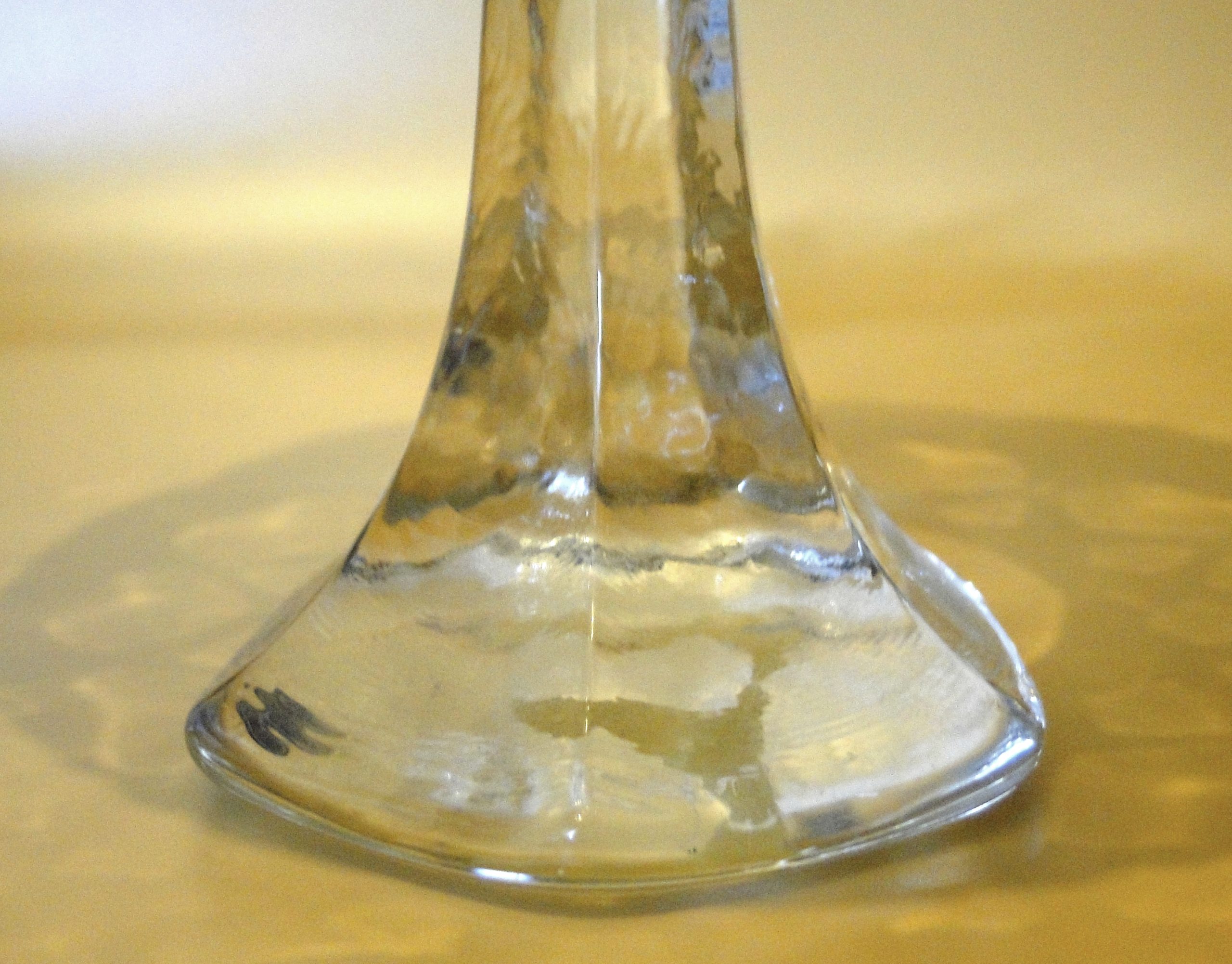 حامل تقديم كريستالي ذو قاعدة مرتفعة (Pedestal Glass Cake Stand / Compote Dish). بتصميم كلاسيكي مزخرف بنقوش هندسية - الصورة 3