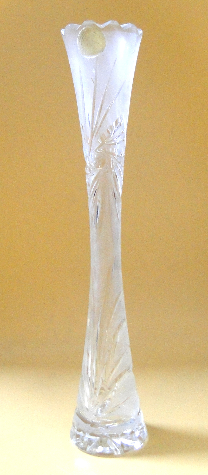 مزهرية كريستال رفيعة (Bud Vase) مصممة لزهرة واحدة، مصنوعة في بولندا