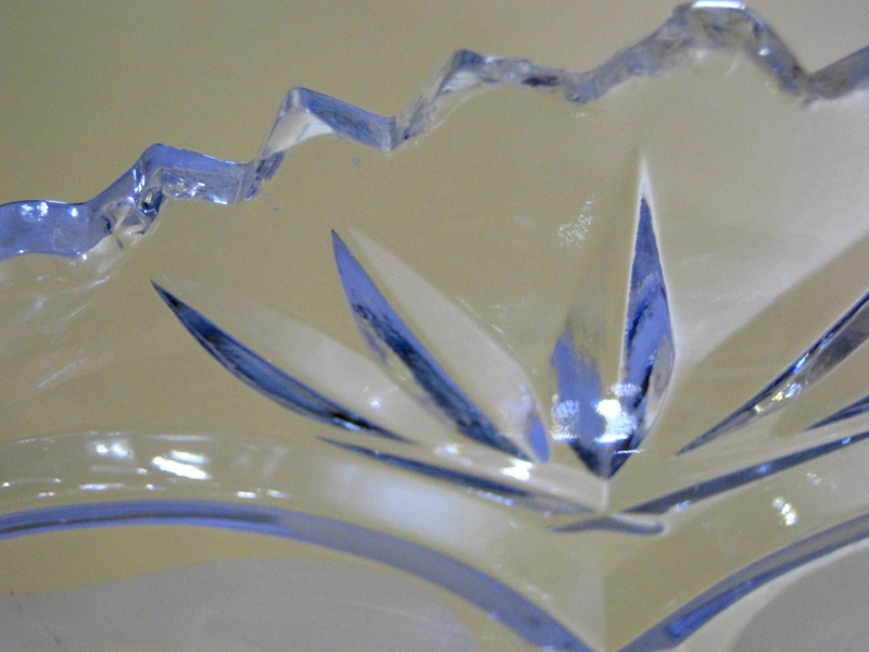 وعاء فاكهة أو حلوى مصنوع من زجاج الكريستال المشغول (Vintage Crystal Cut Fruit Bowl). - الصورة 4