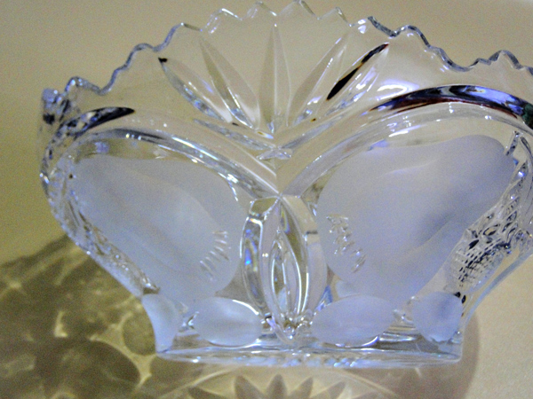 وعاء فاكهة أو حلوى مصنوع من زجاج الكريستال المشغول (Vintage Crystal Cut Fruit Bowl). - الصورة 5