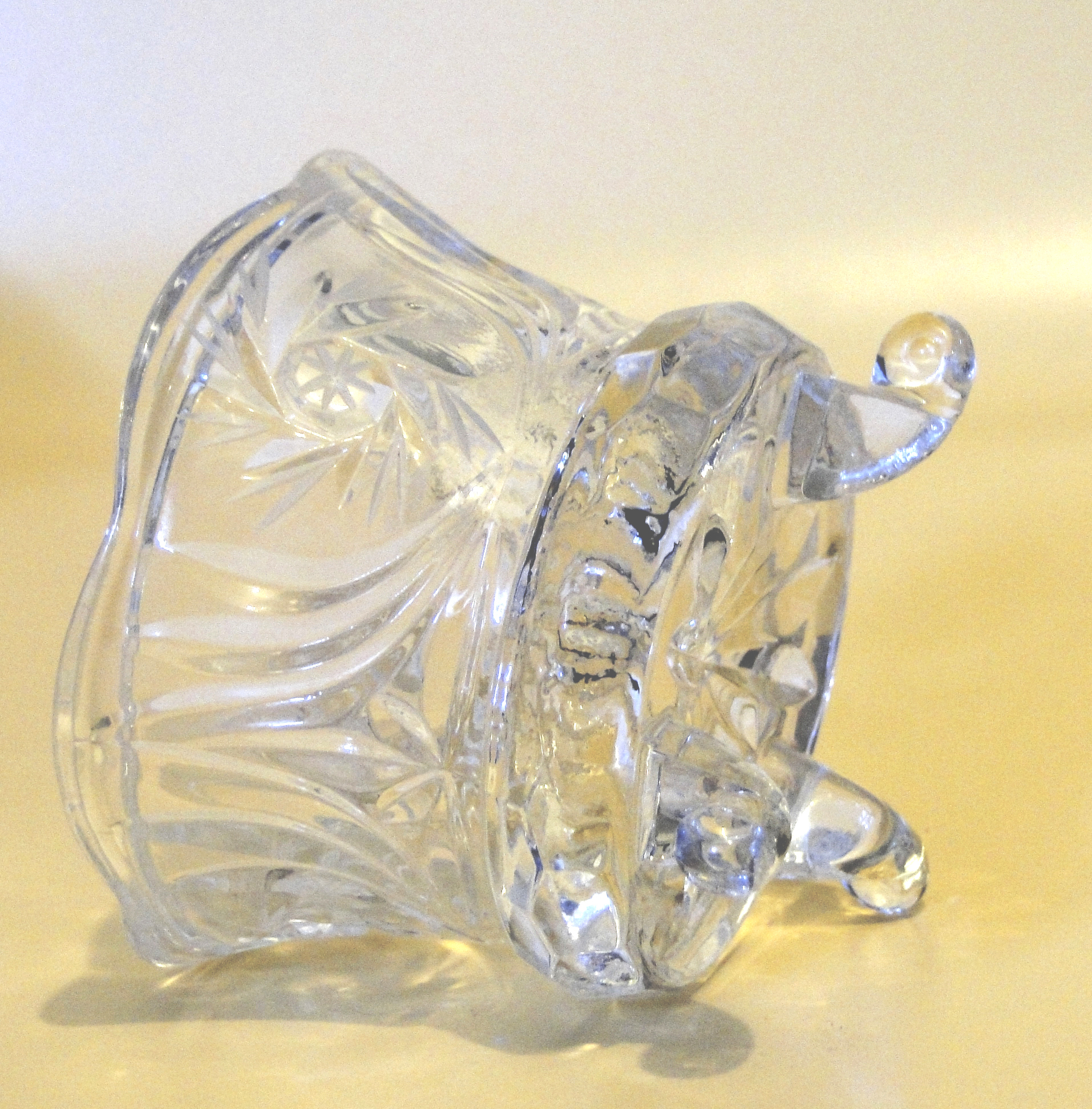 وعاء حلوى كريستالي عتيق (Vintage Cut Crystal Bowl) يتميز بتصميم كلاسيكي محفور يدويًا - الصورة 3