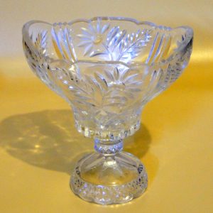 وعاء فاكهة أو ضيافة من كريستال بوهيمي مع قاعدة  بلمسات "Pedestal Bowl" أو "Compote"   كلاسيكية