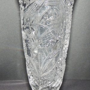 فازة كريستال كلاسيكية ذات قاعدة (Footed Vase) من إنتاج شركة Hofbauer الألمانية الشهيرة.