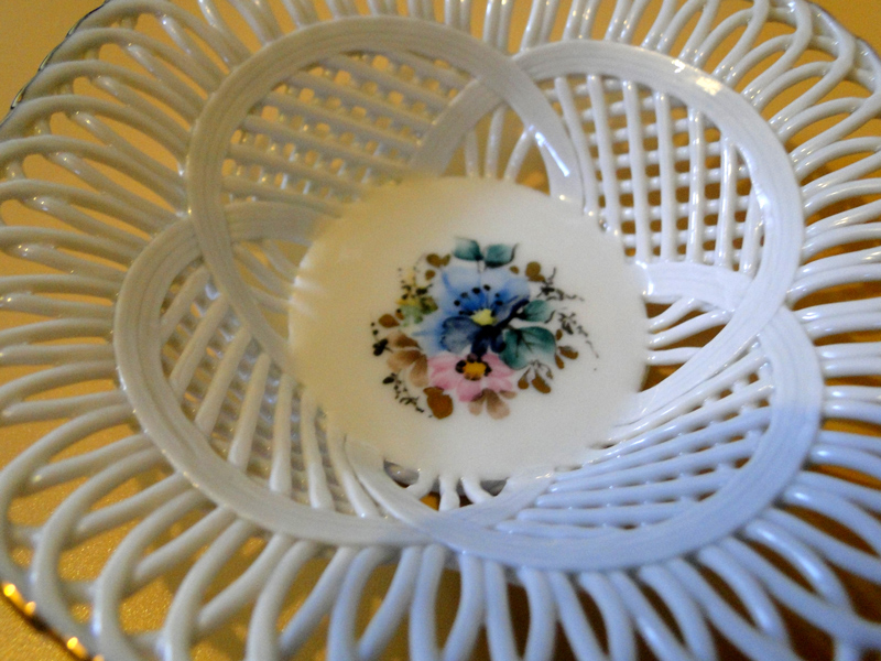 وعاء فخاري مخرم عتيق من البورسلان (Reticulated Porcelain Bowl) ومصنوع يدويًا - الصورة 3