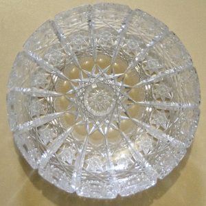 وعاء كريستال بوهيمي أصلي مقطوع يدويًا ب يُعرف باسم "Queen Anne’s Lace"  من الكريستال التشيكي عالي الجودة 